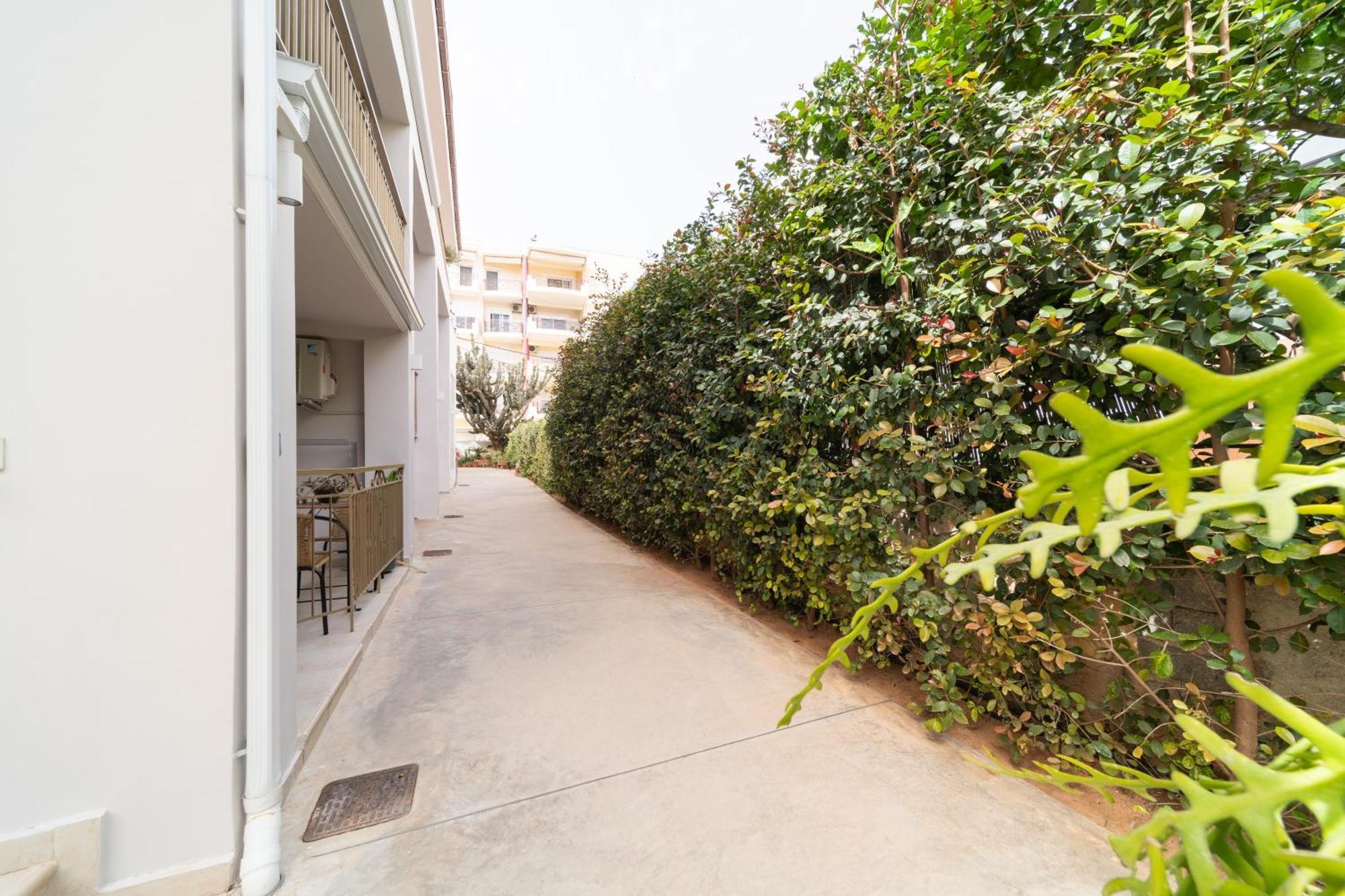 Cactus - Blooming Garden Apartments Kalamata Exteriör bild